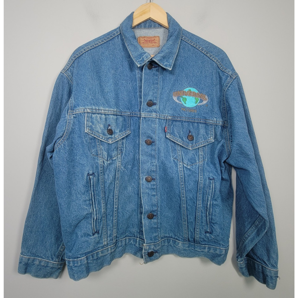 VTG Levis Mens M Denim Trucker Jacket USA Universal Pictures Embroidered